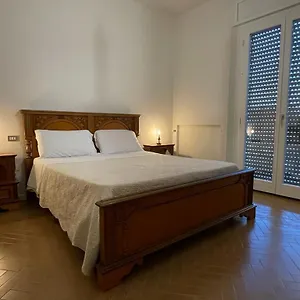 https://a-casa-di-luca.emilia-romagnahotels.net